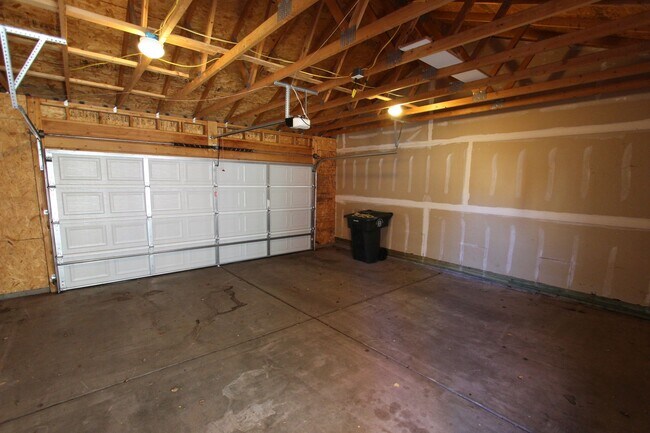 Building Photo - 3250 S Litzler Dr