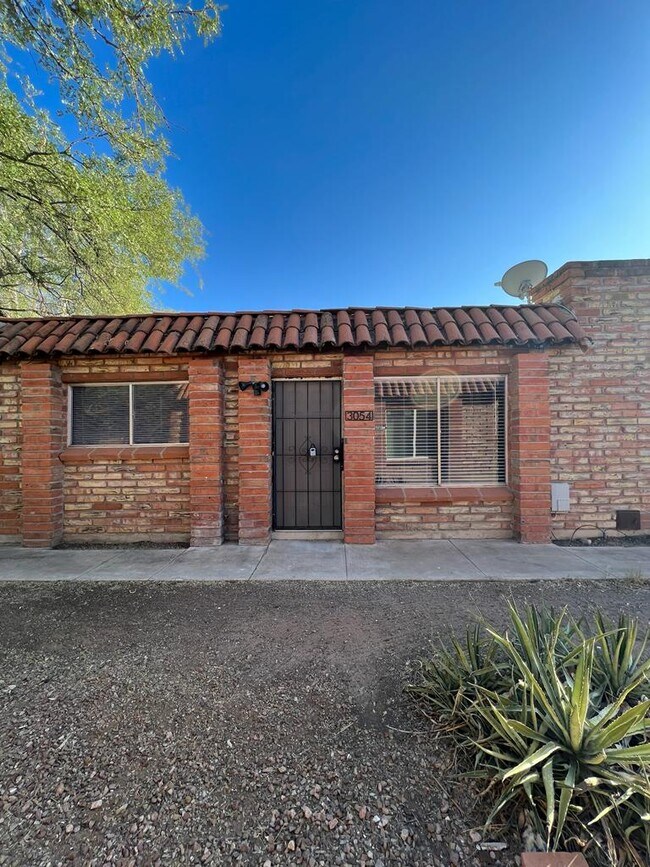 Building Photo - 3054 N Cherry Ave