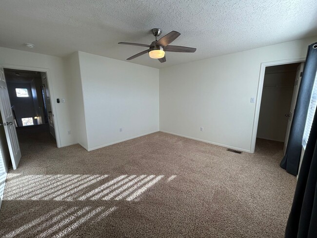 Building Photo - Move-In Special! $100 Off Per Month | 5 be...