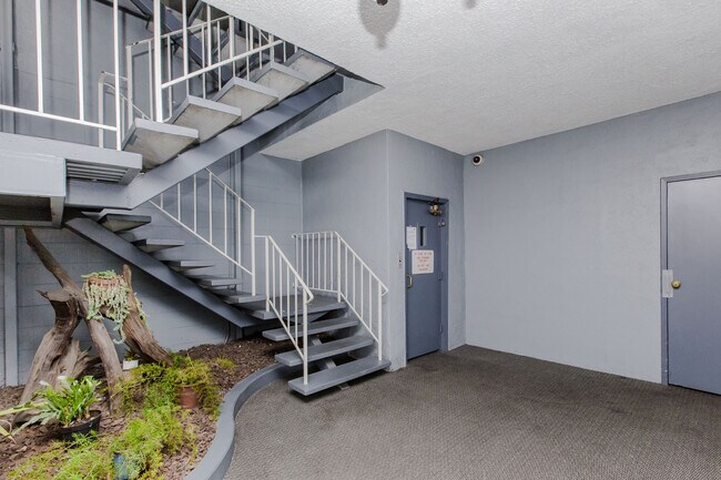 Building Photo - 630 Mariposa