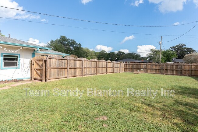 Building Photo - 3995 Tom Ln Dr