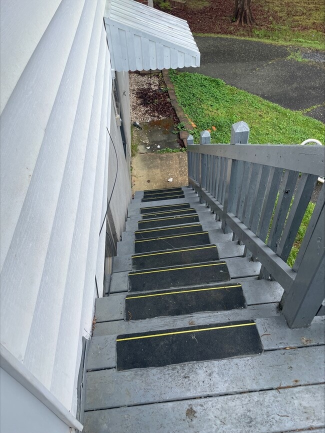 Building Photo - 713 S Cedar St