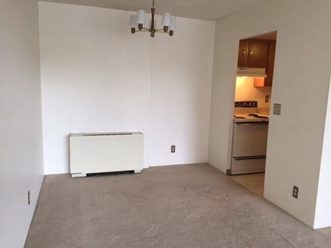 Building Photo - 421 S Howes St