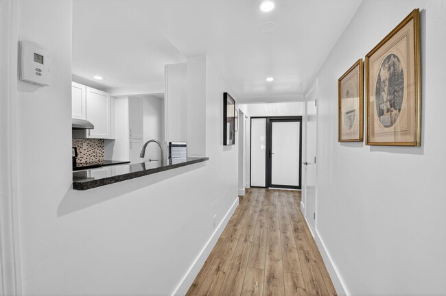 Building Photo - 830 Greensward Ct