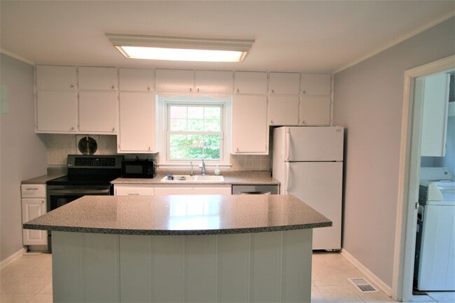 Building Photo - Adorable home located in southside of Lexington    20260604