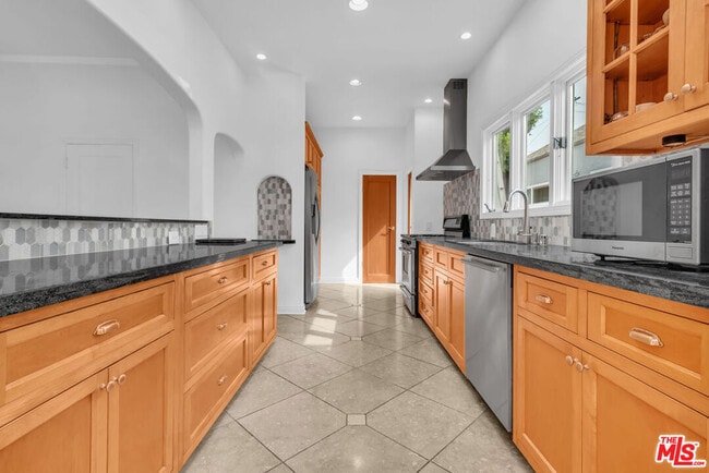 Building Photo - 6131 W 5th St