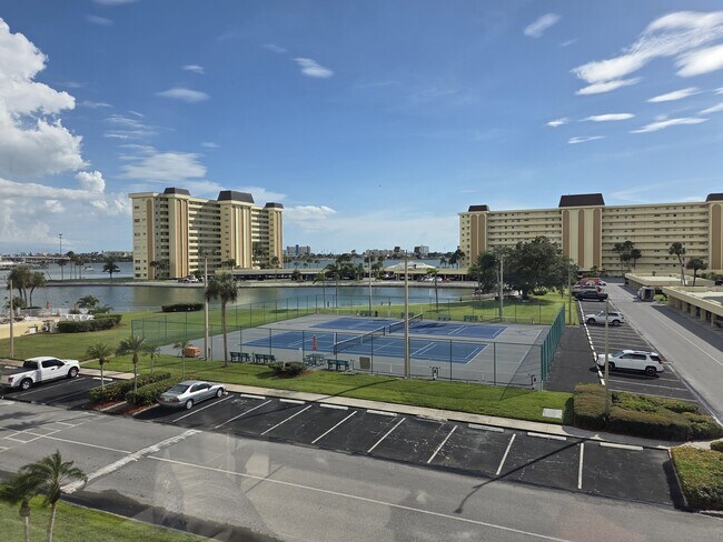 Building Photo - 4650 Cove Cir