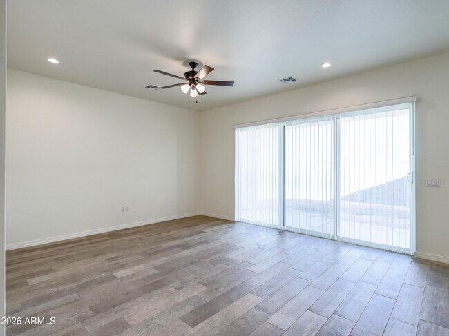 Building Photo - 11000 Cove Dr