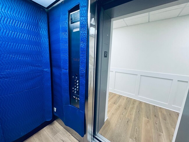 Building Photo - THE CROWN AT CORNERSTONE - EXTRA LARGE UNIT