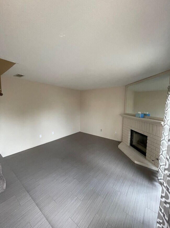 Building Photo - Single Family Home for Rent is South Oxnard - 3 Bedroom 2 Bathroom