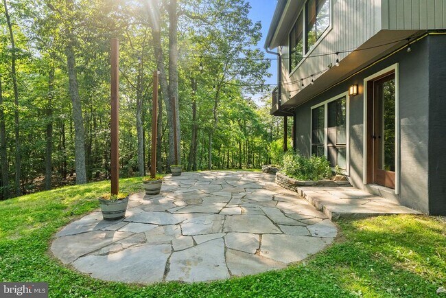 Building Photo - 39368 Longhill Ln