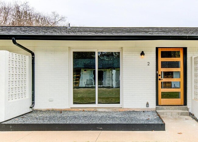 Building Photo - 1215 Hollow Creek Dr