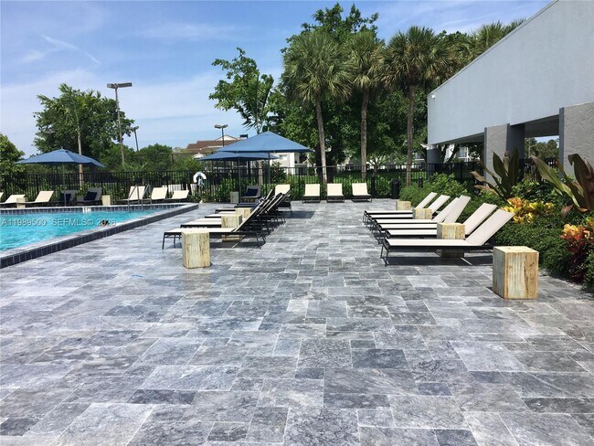 Building Photo - 10110 Boca Entrada Blvd