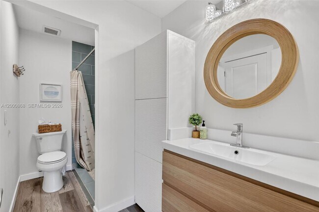 Building Photo - 9425 S Ocean Dr