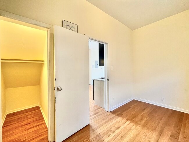 Building Photo - 1629 S Throop St