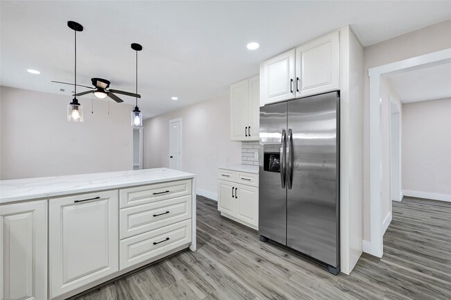 Building Photo - 7707 12 Fairway Ln