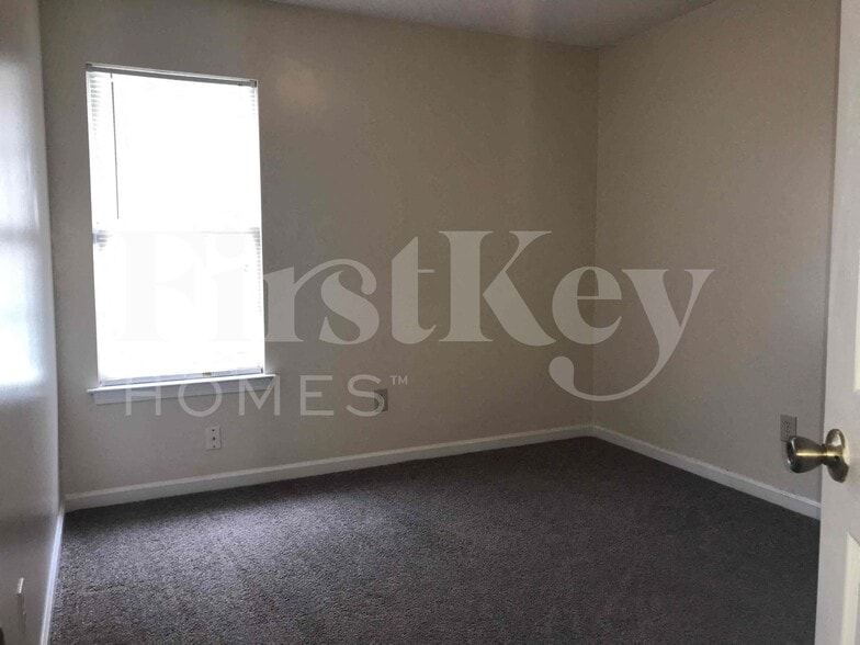 Building Photo - 3926 Oak Branch Cir W