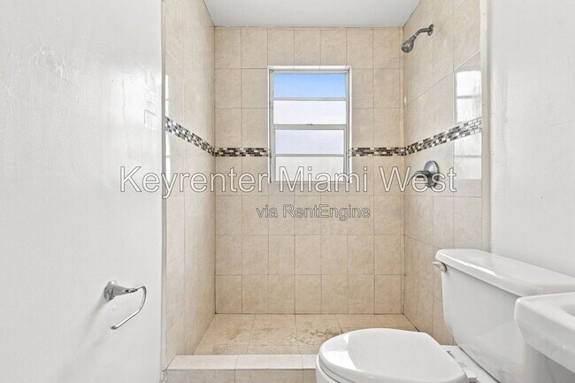 Building Photo - 1220 N 16th Ct