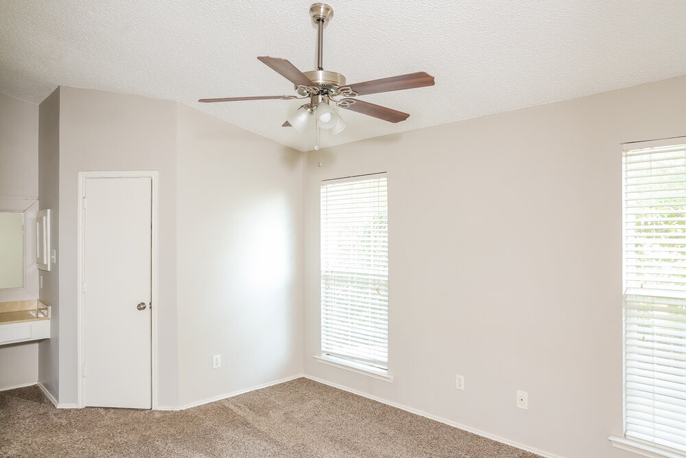 Building Photo - 1521 Lincolnshire Way