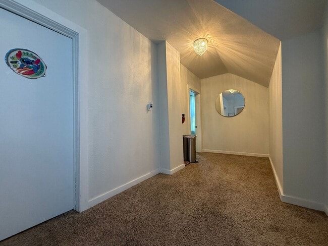 Building Photo - Stunning 3 Bedroom 1 Bathroom Single Family Home in St. Paul! Apply TODAY!