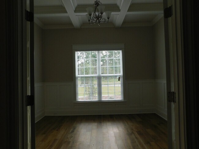 Building Photo - Grove Point Beauty