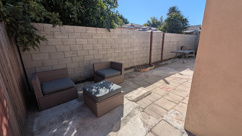 Building Photo - 312 W Olive St