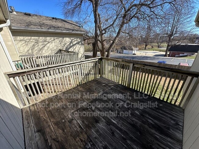 Building Photo - 817 NE Independence Ct