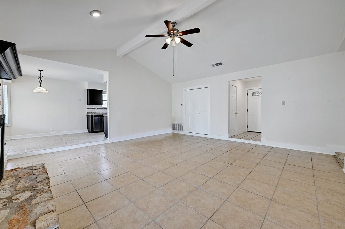 Building Photo - 509 Greenway Dr