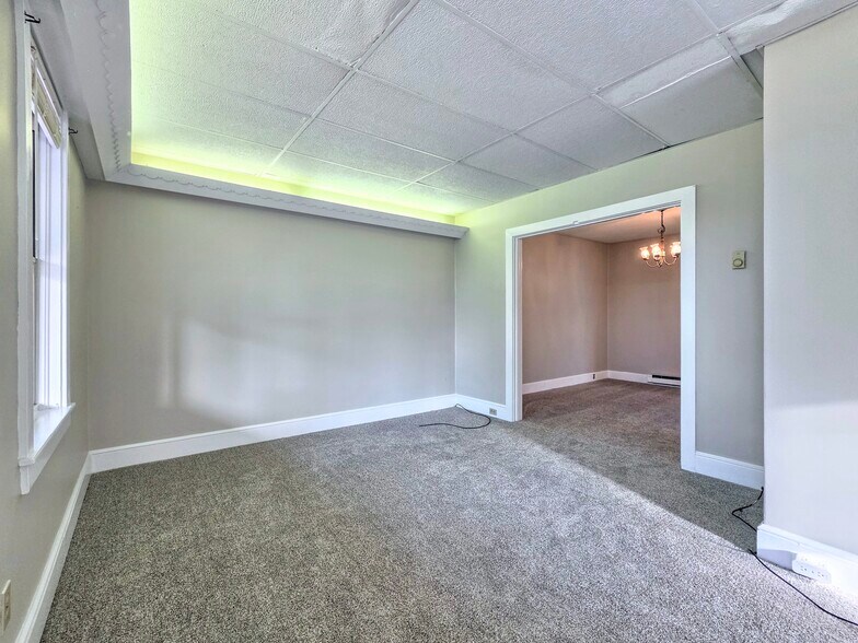 Building Photo - 1042 Martindale Rd