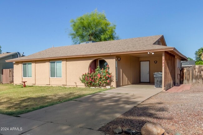 Building Photo - 1747 S Windsor