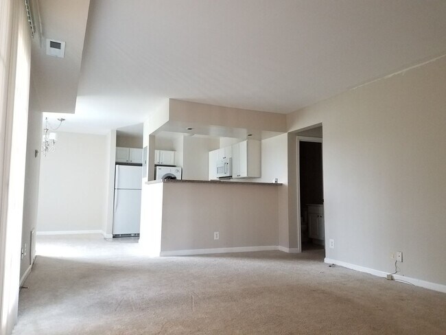 Building Photo - 2500 Markham Ln
