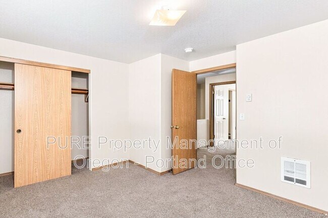 Building Photo - 2619 SE 125th Ave