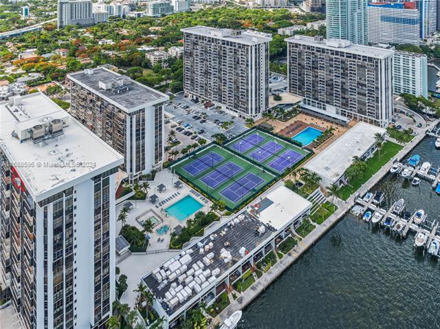 Building Photo - 1925 Brickell Ave