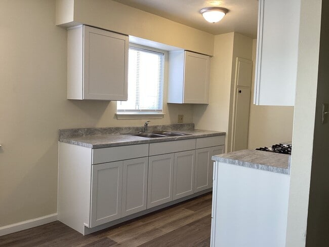 Building Photo - 1414 W Vassar Ave