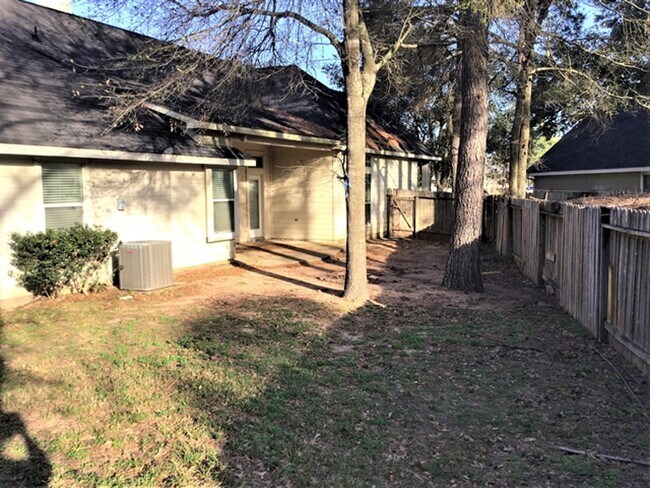 Building Photo - 15207 Henderson Point Dr