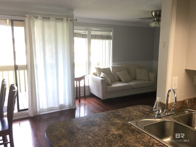 Building Photo - 2066 Sea Cliff Dr N
