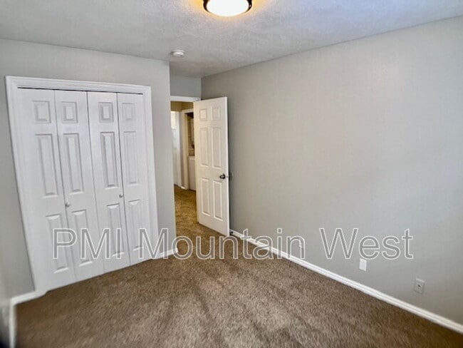 Building Photo - 567 N 200 E