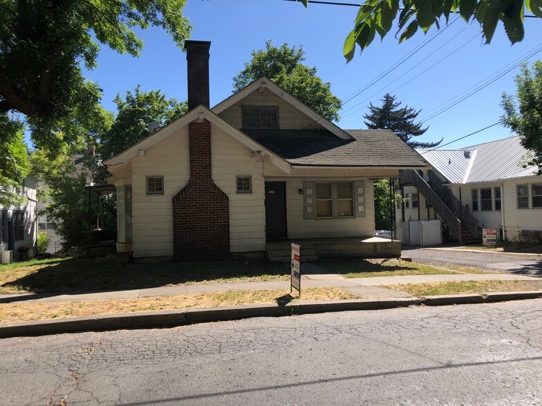 Building Photo - 325 NE Spaulding St