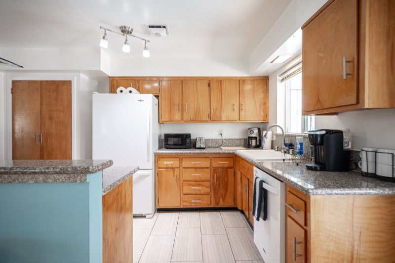 Building Photo - 1313 Hillside Pl