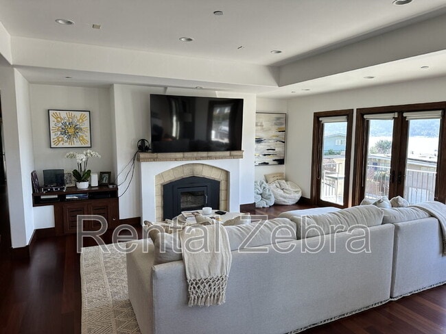 Building Photo - 561 Silverado Dr