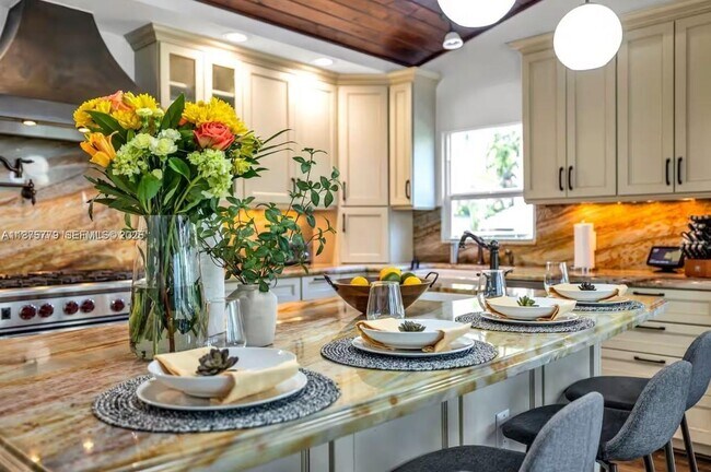 Building Photo - 110 SE 11th Ave