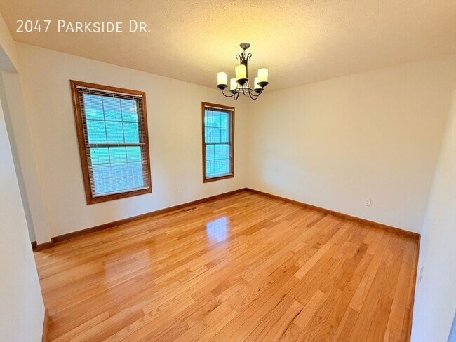 Building Photo - 2047 Parkside Dr