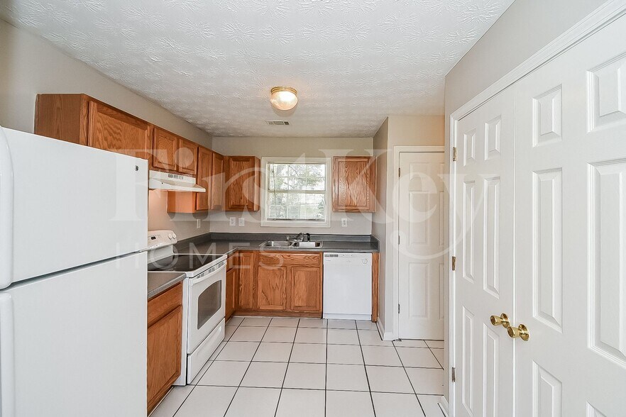 Building Photo - 5205 Alexander St