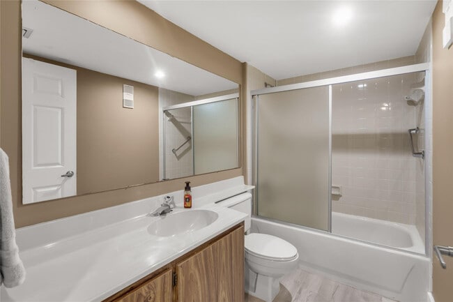 Building Photo - 1719 Whitehall Dr