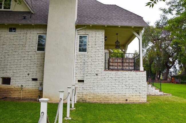 Building Photo - 8325 La Bajada Ave
