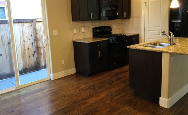 Building Photo - Boise, 3Bd/2.5Bth/2Car, 1743Sqft, Greenbriar Commons Subdivision