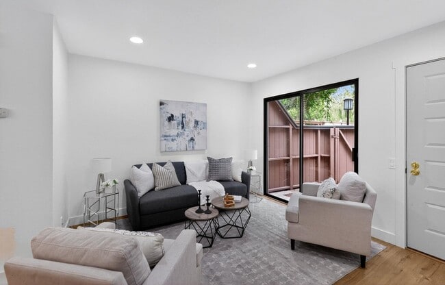 Building Photo - APARTMENT