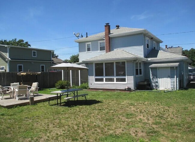 Building Photo - Single Family Lovely Home