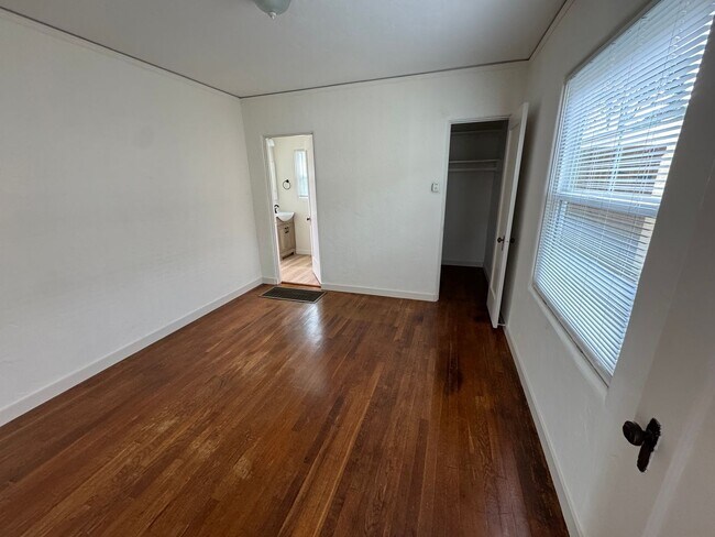 Building Photo - Pacific Grove Charmer
