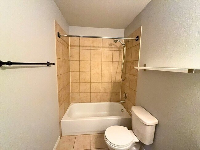 Building Photo - 12614 Oceanside Dr